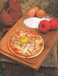  Порционные пиццы с яйцом и беконом